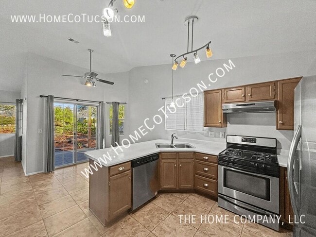 Building Photo - 12690 N Bandanna Way