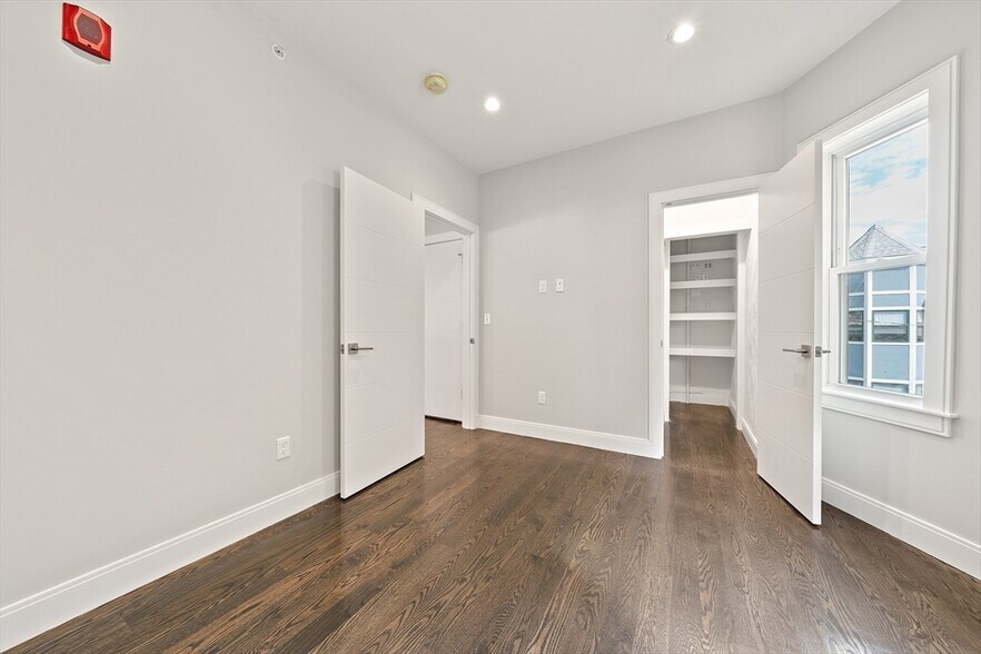 Building Photo - 9 Lithgow St