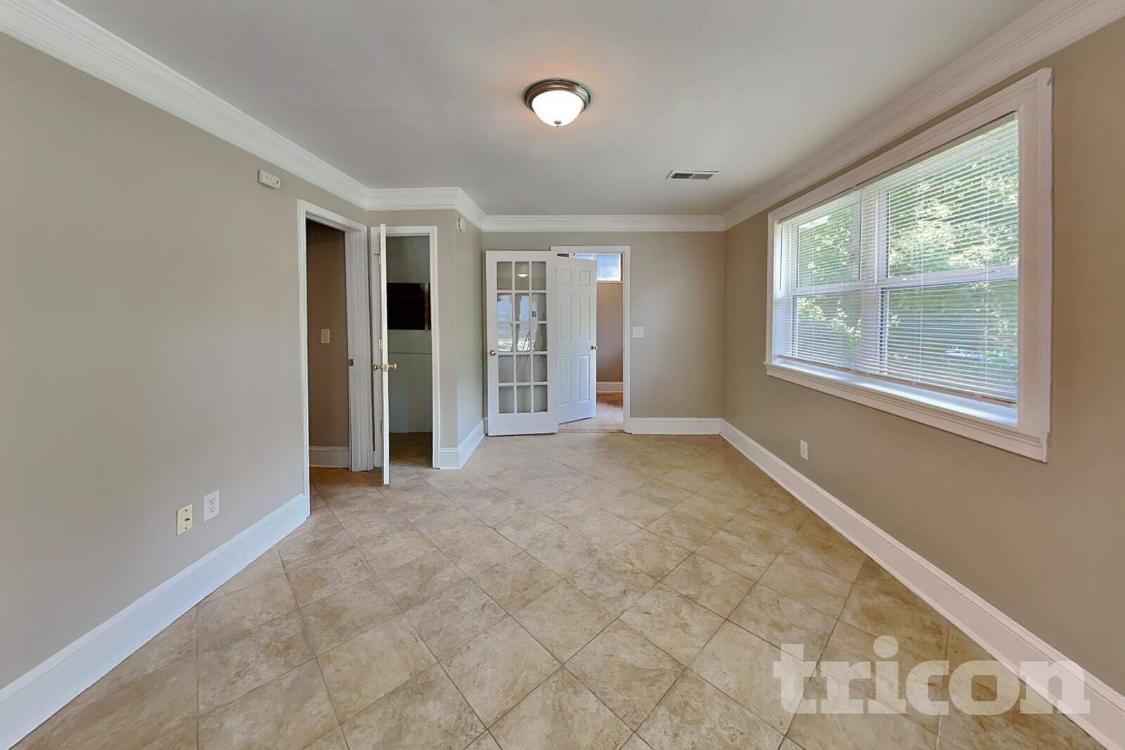 Building Photo - 6583 Oakwood Dr