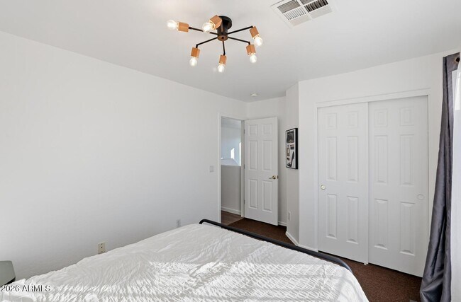 Building Photo - 220 W Beechnut Pl