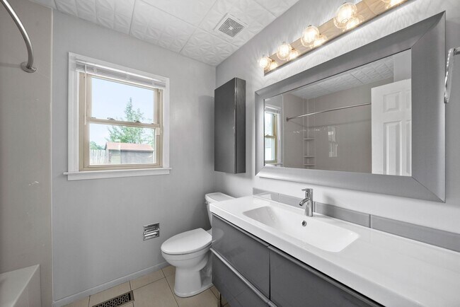 Building Photo - Nice Home on Cul-Du-Sac Large Backyard clo...