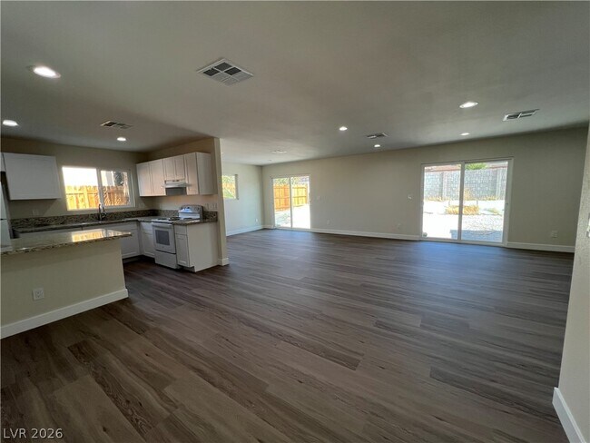 Building Photo - 3608 W Bonanza Rd