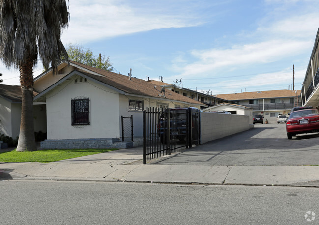 Building Photo - Maywood Apartment