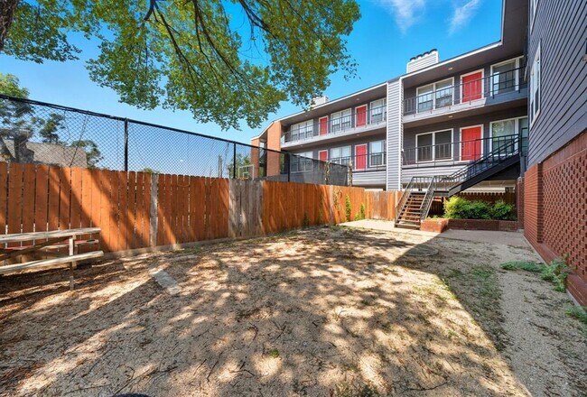Building Photo - 2804 Rio Grande St