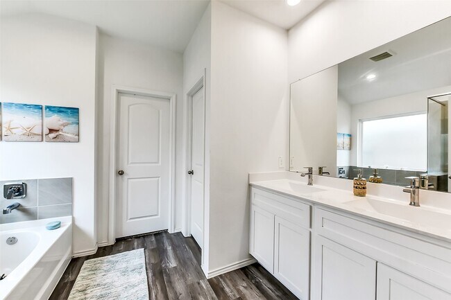 Building Photo - 3041 Emerald Ocean Dr