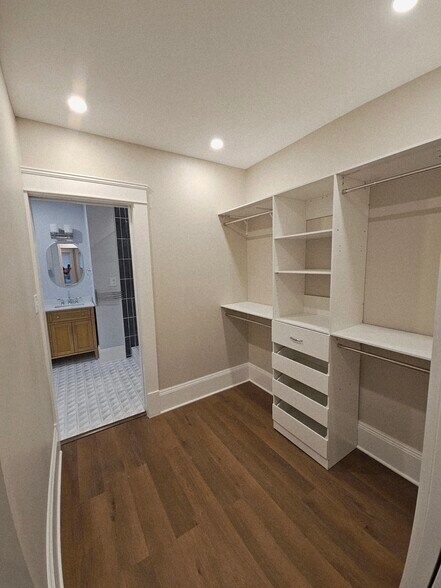 Building Photo - 9715 Clifton Blvd