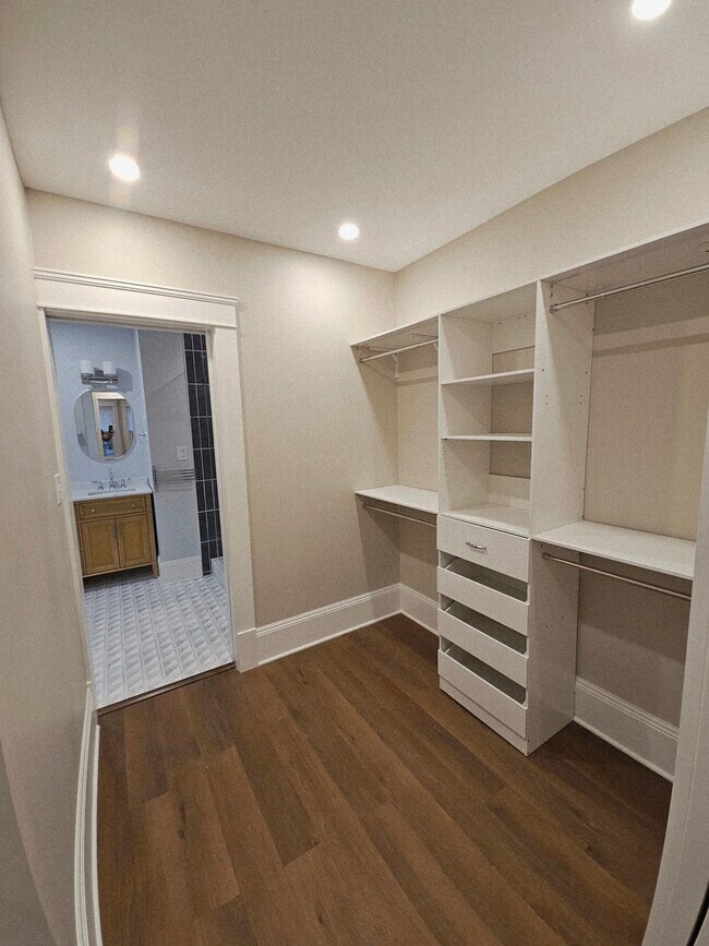 Building Photo - 9715 Clifton Blvd