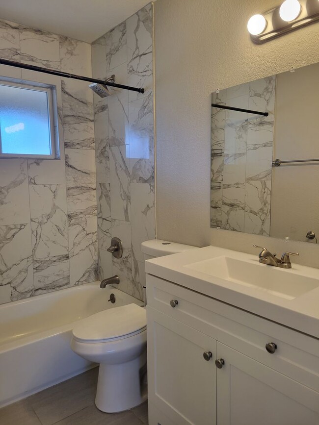 Building Photo - Newly Remodeled 3 Bedroom Ranch Available ...