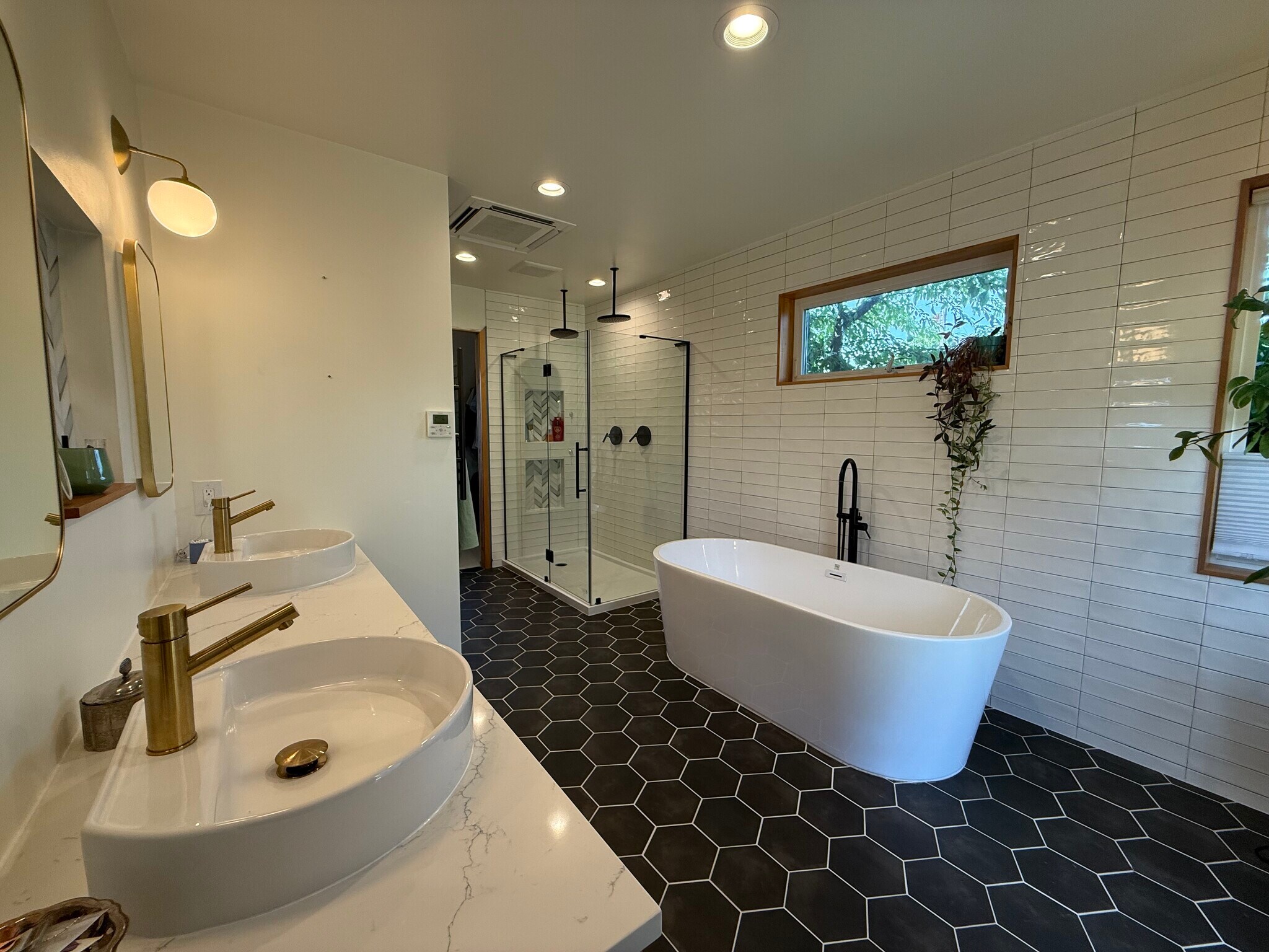 Primary bathroom - 14030 SE Rupert Dr