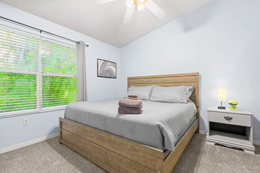 Building Photo - 4415 SW 34th St