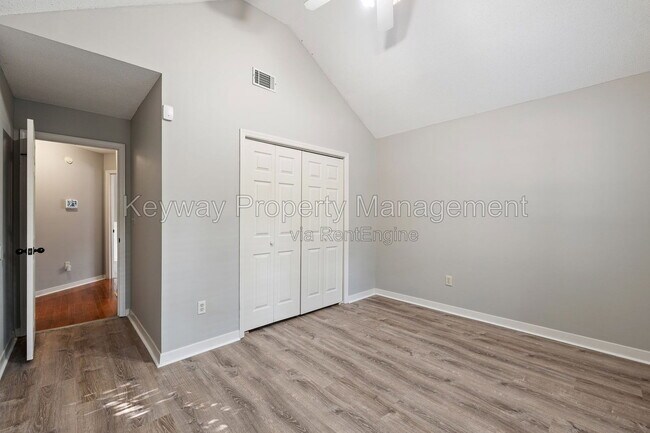 Building Photo - 2919 Pointewest Dr