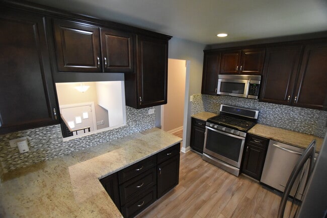 Building Photo - 7852 Sprucewood Ave