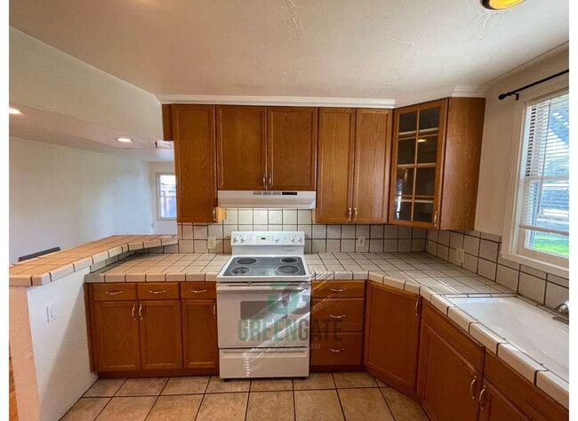 Building Photo - Reduced Rent -3 BEDROOM 1 BATH HOME IN MODESTO!!