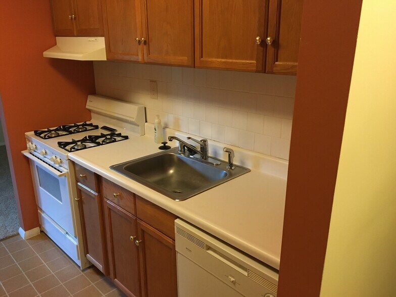 Building Photo - 1804 Snow Meadow Ln