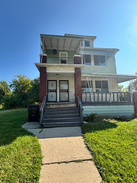 Primary Photo - 3954 St Clair St