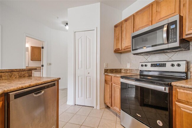 Building Photo - 6157 Metrowest Blvd