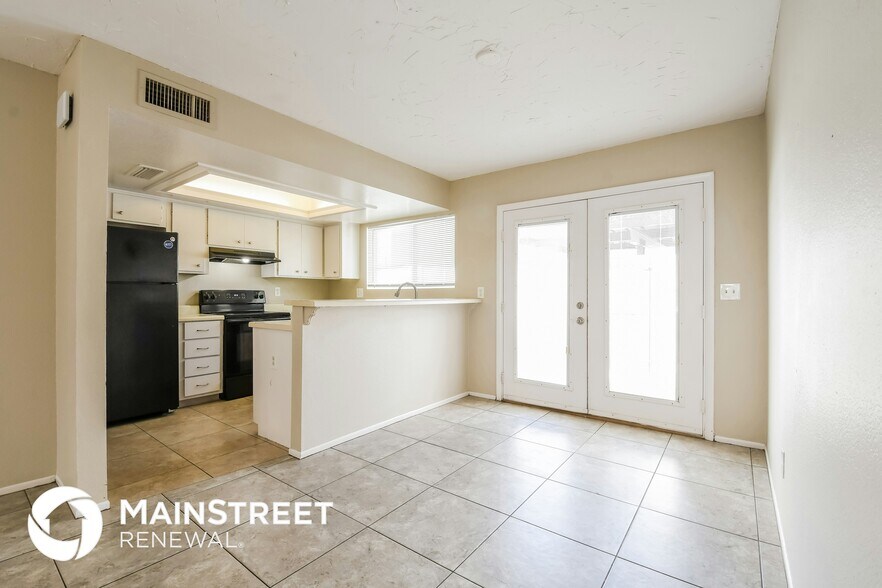 Building Photo - 2833 E Beck Ln