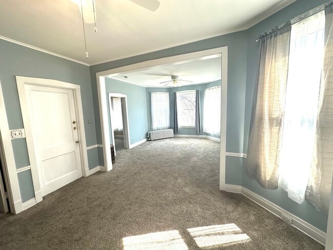 Building Photo - 4714 N Laramie Ave