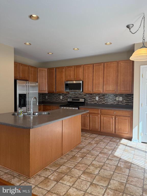 Building Photo - 155 Penns Manor Dr