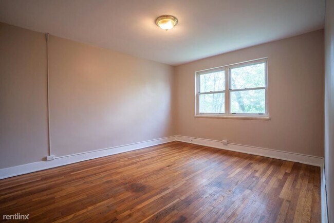Building Photo - 3 br, 1 bath Townhome - 219 Gilliland Ave