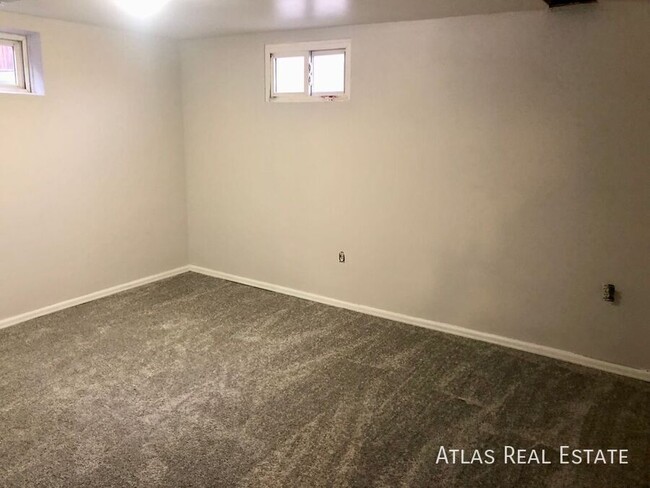 Building Photo - 2 Bed 1 Bath Lower Level Unit Available fo...