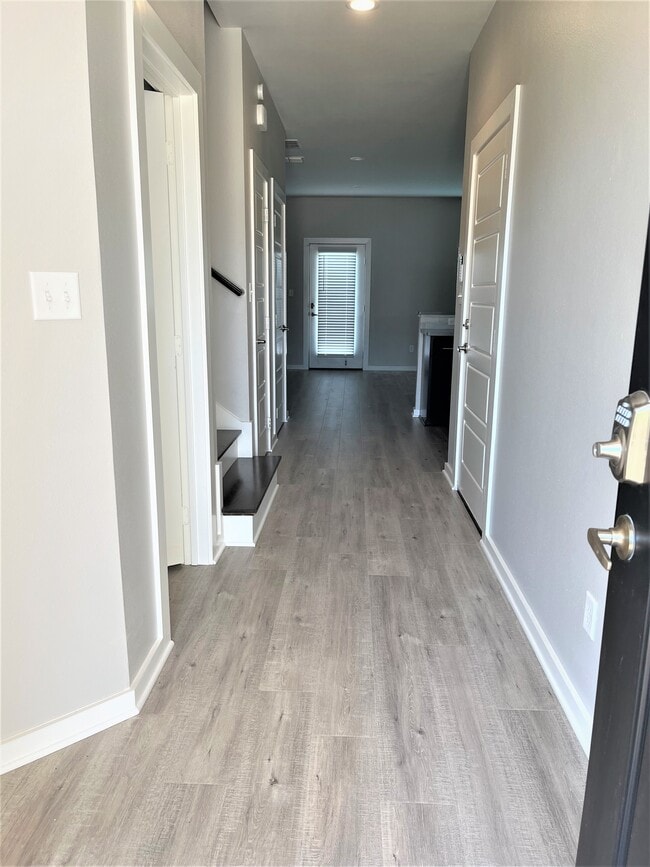 Entry/Hallway - 10648 Brothers Ln