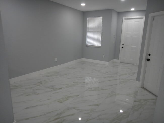 Building Photo - 2310 Shoma Ln