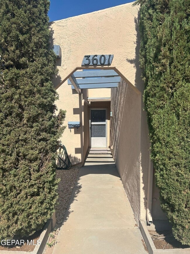 Building Photo - 3601 Okeefe Dr