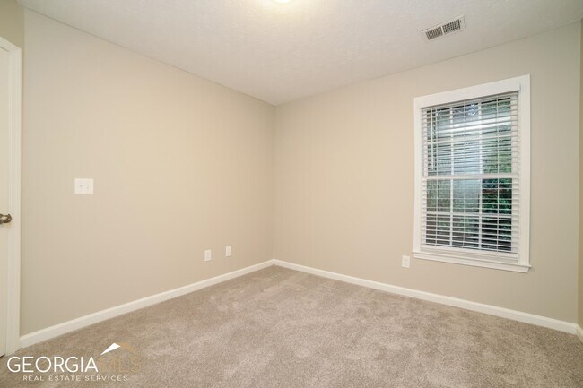 Building Photo - 878 Glynn Oaks Dr