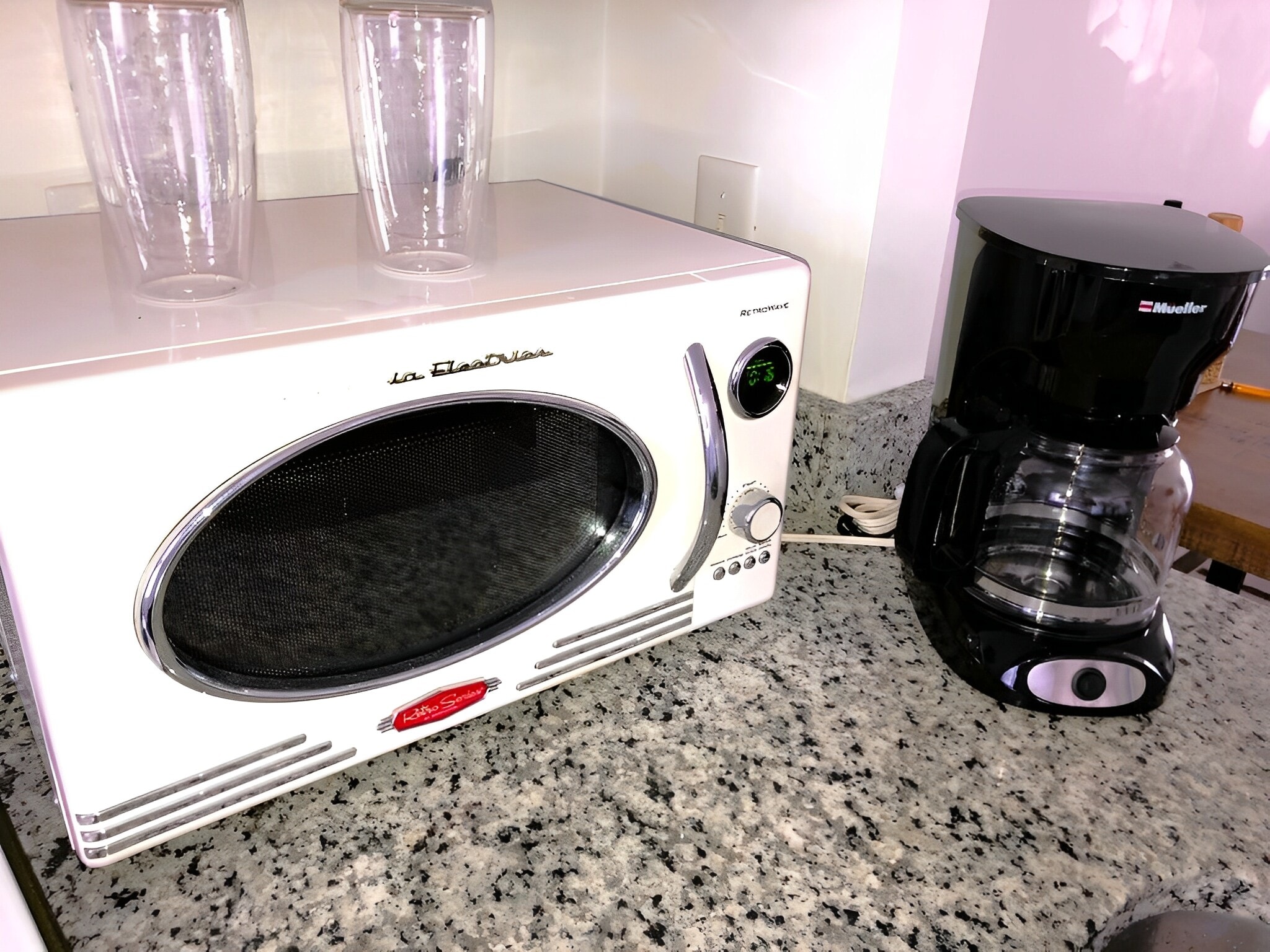 Microwave + coffee machine - 4507 Holly Tree Rd