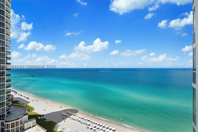 Building Photo - 15901 Collins Ave