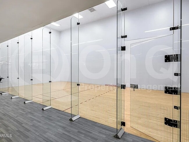 Building Photo - 7157 E Rancho Vista Dr