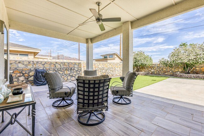 Building Photo - We have a beautiful home fully furnished with 4 bedroom-2 baths
