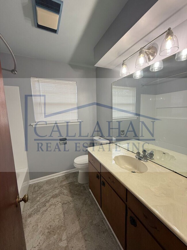 Building Photo - Updated NLR Home