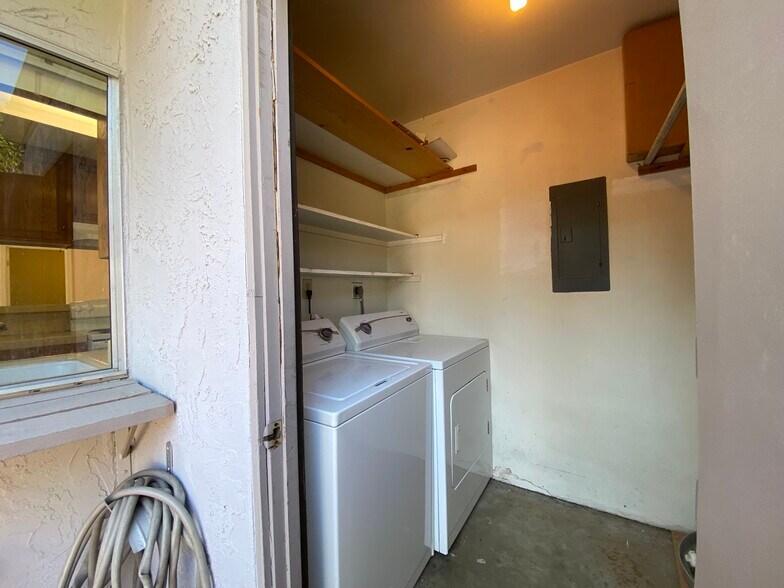 Washer/Dryer - 9546 Easter Way