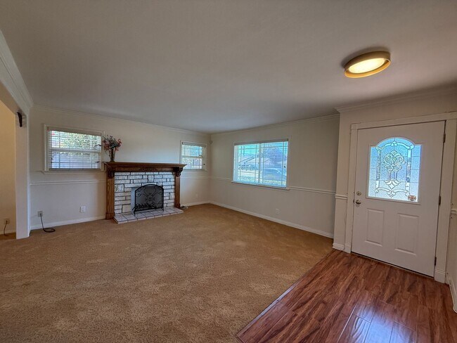 Building Photo - 735 Patterson Rd
