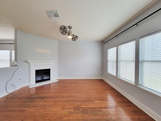 Building Photo - 714 Yawl Ct