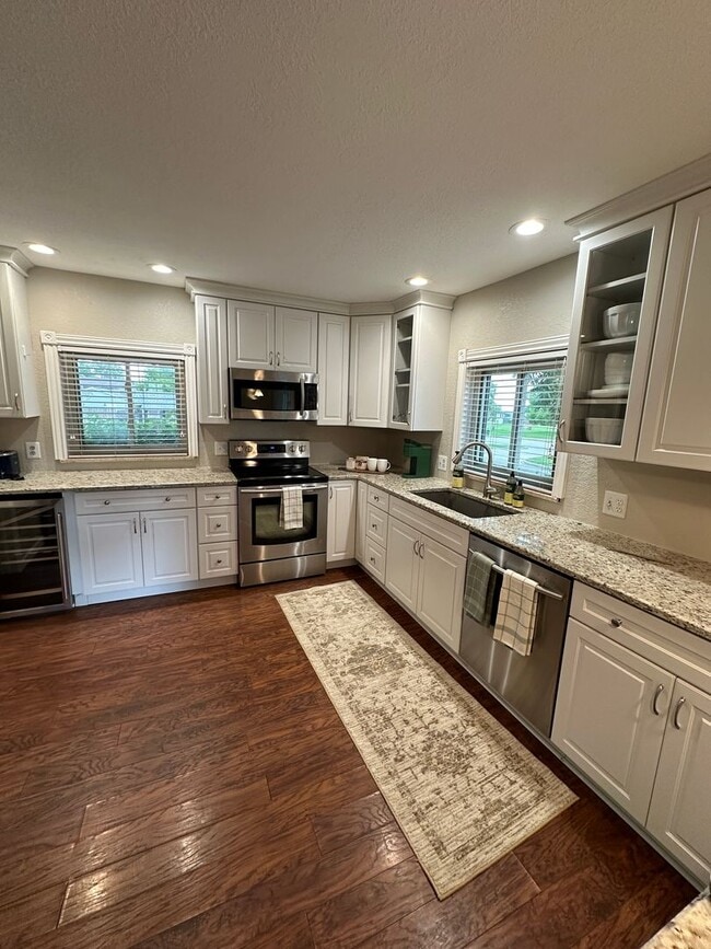 Building Photo - 2807 Benton St.