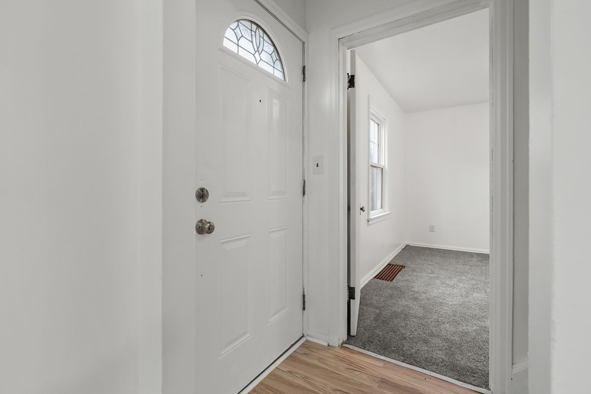 Building Photo - 423 Cornell Dr