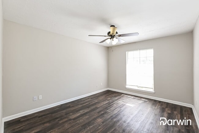 Building Photo - 230 Kirkaldy Dr