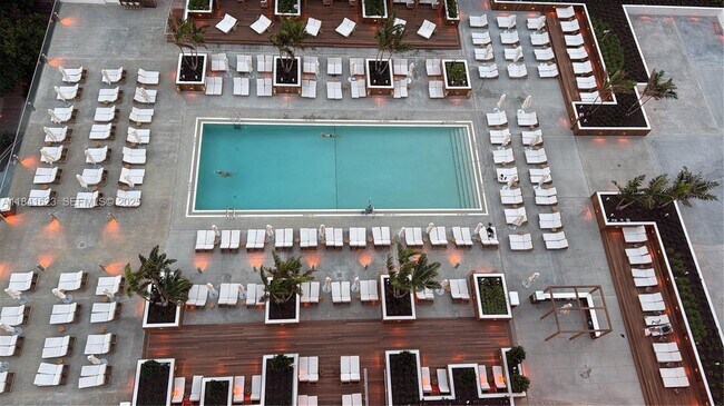 Building Photo - 2301 Collins Ave