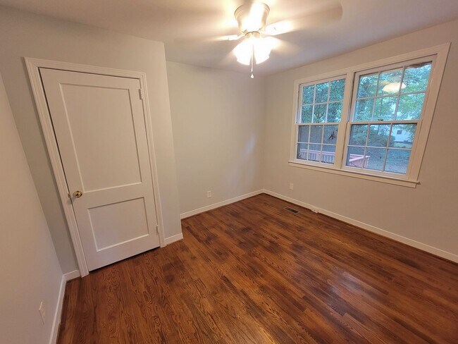 Building Photo - 2014 Bluemont Dr