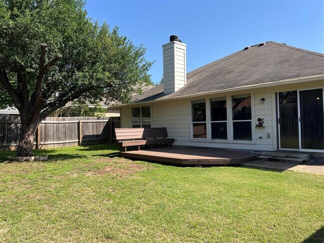 Building Photo - 15053 Babbling Brook Dr