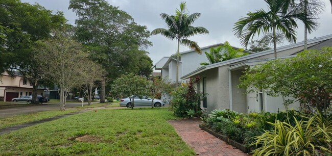 Building Photo - 10188 SW 53rd Ct