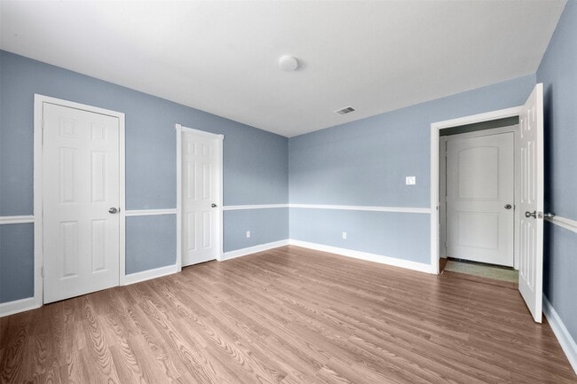 Building Photo - 10711 Heather Hill Dr