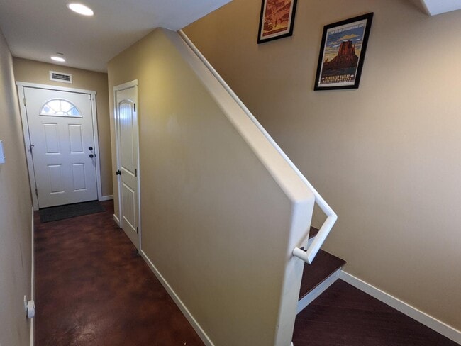 Building Photo - 538 S Fountaine St