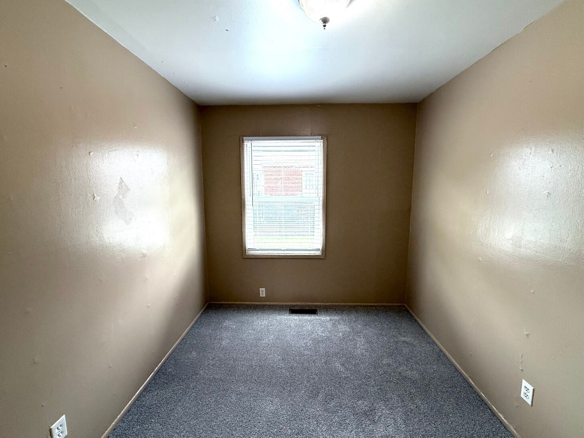 Building Photo - 401 Morris Dr