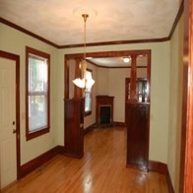 Building Photo - 209 N Few St