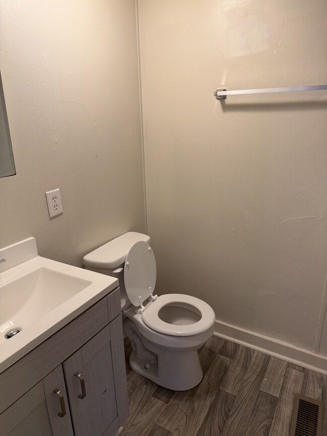 Building Photo - 61 Platinum Dr