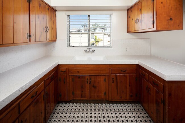 Building Photo - Spacious 2BR/1.5Bath Near North Park with ...